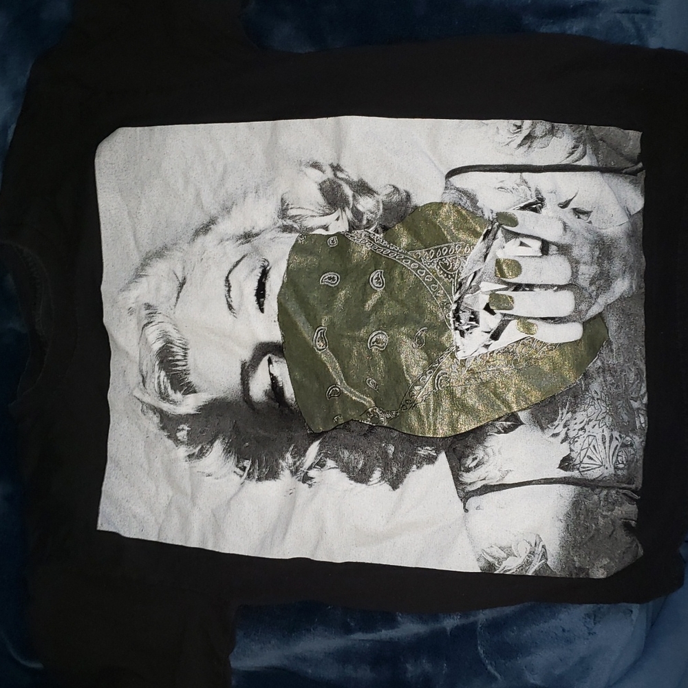 Tee shirt